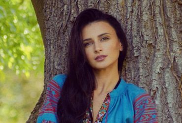 Відома співачка, чий чоловік воює на Херсонщині, показала наслідки підриву Каховської ГЕС