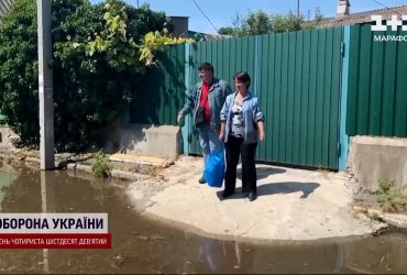 Небаченої швидкості течія: мешканці лівобережжя благають про порятунок з дахів