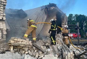 Російська армія вдарила по Комишанах, на вулиці загинула пенсіонерка