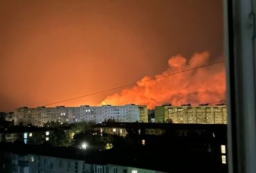 В оккупированном Бердянске прогремел мощный взрыв: начался пожар (видео)