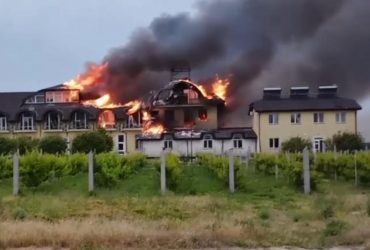 У віджату росіянами базу на Арабатці прилетіли ракети: окупанти масово почали тікати (відео)