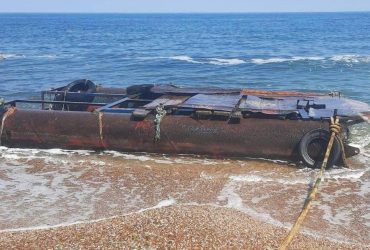 Море перетворюється на сміттєзвалище і кладовище тварин: прикордонники показали наслідки потопу (фото, відео)