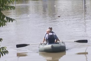 До багатостраждального району Херсона вода прийшла миттєво - журналісти (відео)
