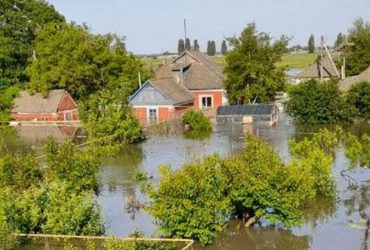 В Олешках люди все ще на дахах будинків та без води: росіяни цим скористалися – ЗМІ (фото)