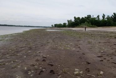 Невозможно без слез смотреть на это горе: как выглядит Днепр в Запорожье после уничтожения Каховской дамбы (фото)