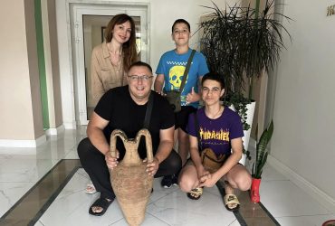 На одеському пляжі виловили візантійську амфору (фото)