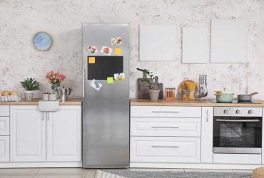 Почему на самом деле нельзя вешать магниты на холодильник: опасно для жизни