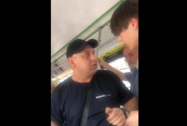 Душив і гамселив кулаками: у маршрутці Львова жорстоко побили дітей (відео)