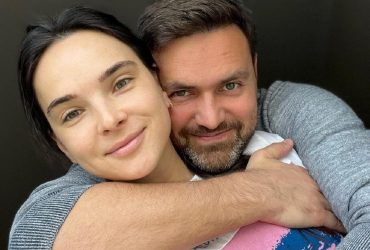 Жена Мирошниченко разрыдалась после встречи с будущим сыном из детдома