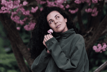 Біля сакури і з гербом: Настя Каменських показала чесні фото без фільтрів