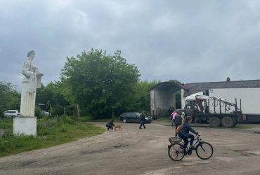 Колгоспниця Юля: на Львівщині розгорівся скандал через монумент, схожий на Тимошенко