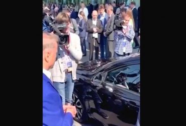 Чудо автопрома: новая Lada Aura не завелась на презентации во время форума в РФ (видео)