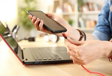 Як правильно заряджати смартфон, щоб не зіпсувати батарею: лайфхак для всіх