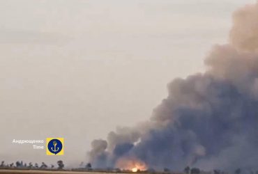 Окупанти в Херсонській області втратили великий склад: вибухає вже кілька годин