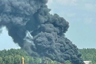 У Брянську горить військовий шпиталь (фото, відео)