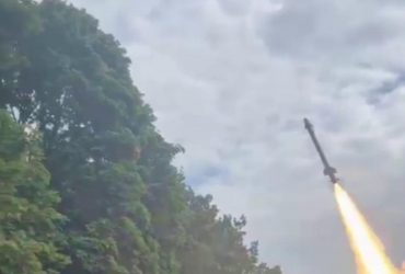 Зенітники ЗСУ показали епічну ліквідацію дрона в небі України (відео)