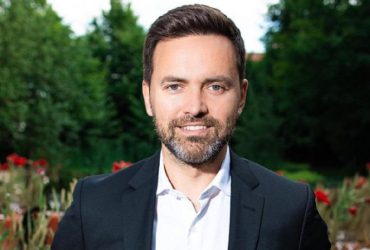 Скоро будешь дома: Мирошниченко показал трогательное фото с приемным сыном