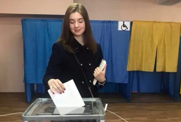 Підозрювана у ДТП під наркотиками депутат Київради склала мандат (відео)