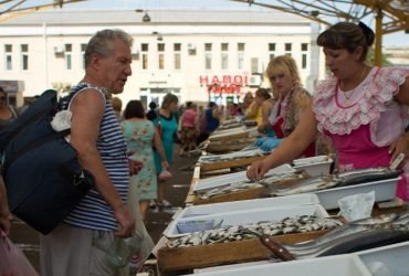 Після теракту на Каховській ГЕС: сотні кілограмів підозрілої риби ринули на базари Одеси