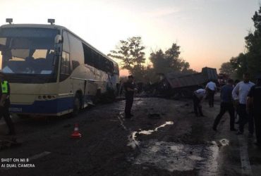 У РФ зіткнулися КамАЗ, автобус і легковик: дев'ять людей загинули (відео)