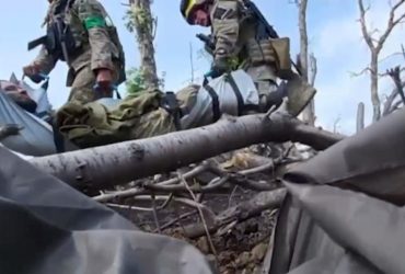 Под Бахмутом воины ССО спасли раненых пехотинцев (видео)