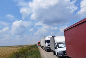 В Крыму образовались пробки после подрыва Чонгарского моста (видео)