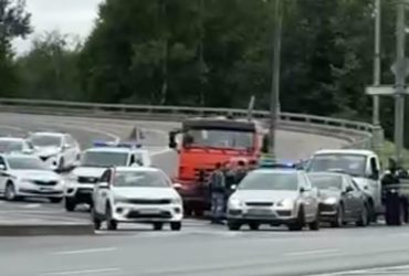 На підходах до Москви спішно зводять оборонні рубежі (відео)