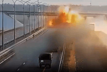 Авіація РФ вдарила по цивільному автомобілю, переплутавши його з вагнерівським (відео)