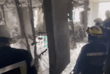 В Киеве под завалами поврежденного ракетой дома нашли тела еще двух погибших