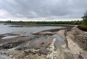 Река Днепр в Херсоне вернулась в пределы русла