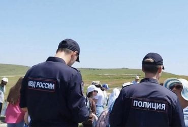 В Крыму оккупанты задержали и оштрафовали крымских татар за национальные флаги