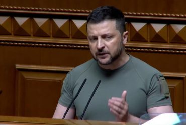 Зеленский: Россия должна просить НАТО принять к себе Украину (видео)