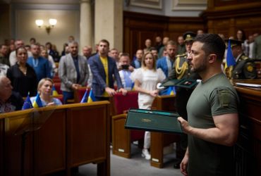 Зеленский присвоил Героя Украины командиру зенитчиков, которые уничтожили 13 Кинжалов