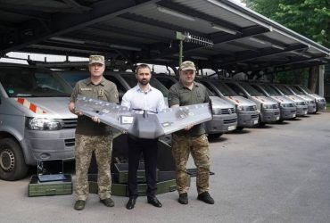 Сталевий фронт передав українським прикордонникам пікапів та БПЛА на 15 мільйонів