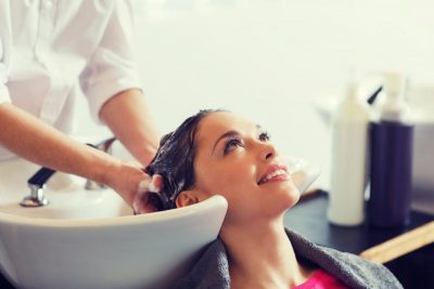Причины выпадения волос у женщин. Что делать для лечения выпадающих волос
