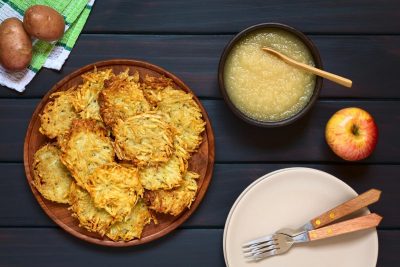 Рецепт вкусных, хрустящих картофельных драников | «Вкусно как дома»