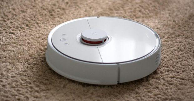 Amikor a porszívód visszanéz: 7000 DJI robotot nyitott ki egyetlen elrontott API hívás