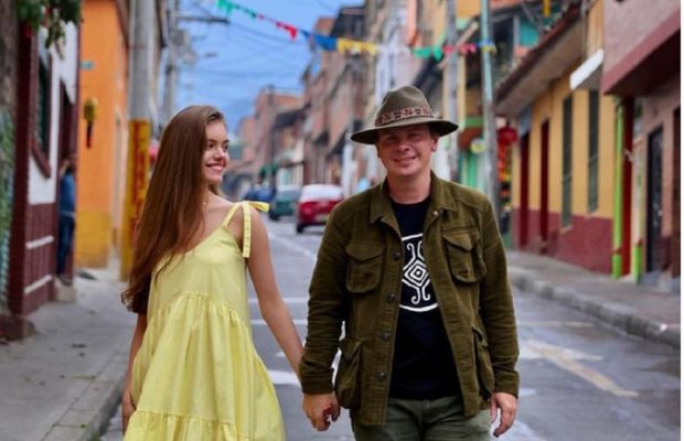 Дружина Дмитра Комарова зачарувала стрункими формами у відвертій сукні (фото)