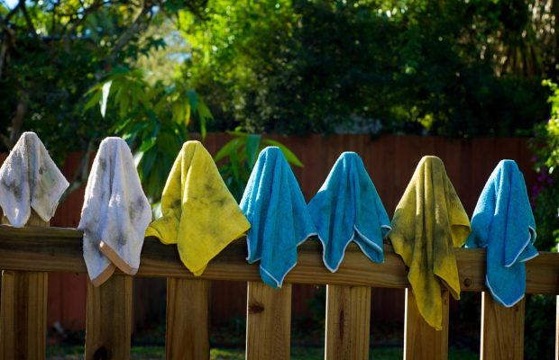 От этого все ваши беды: названа причина, почему нельзя резать на тряпки старые вещи