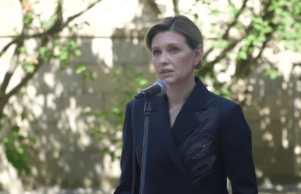 Вшанувала пам'ять загиблих дітей: Зеленська ледь не розридалася під час потужної промови (відео)