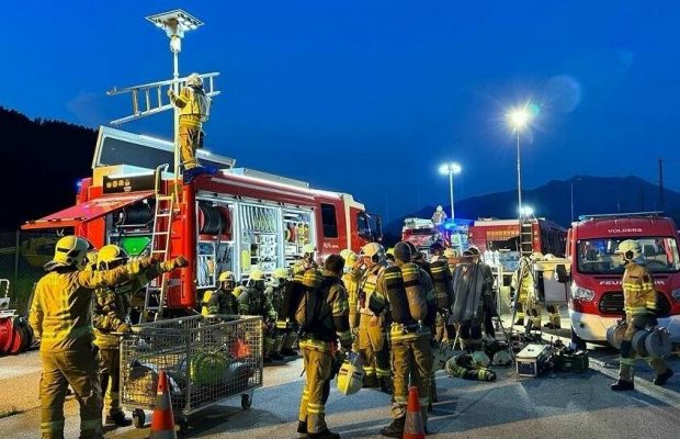Полум'я в тунелі: в Австрії спалахнув потяг з пасажирами (фото)