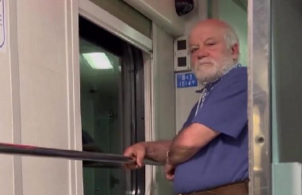 "Бог послав мені жіночку": пасажир домагався жінки, провідник "убив" поясненням (відео)