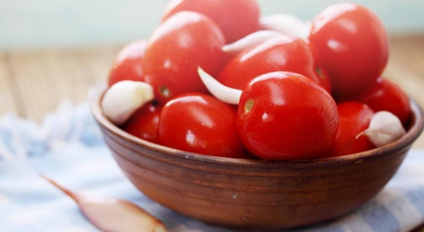Квашеные помидоры с чесночком: подруги будут выпрашивать рецепт
