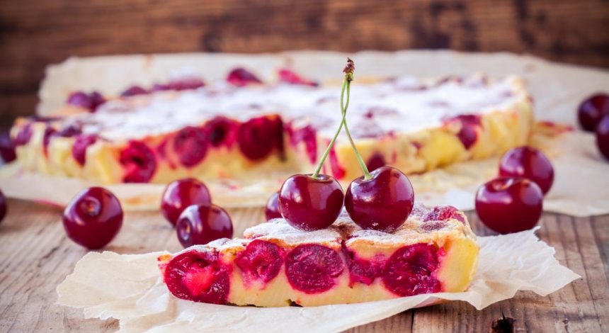 За полчаса и с любыми ягодами: универсальный летний пирог клафути