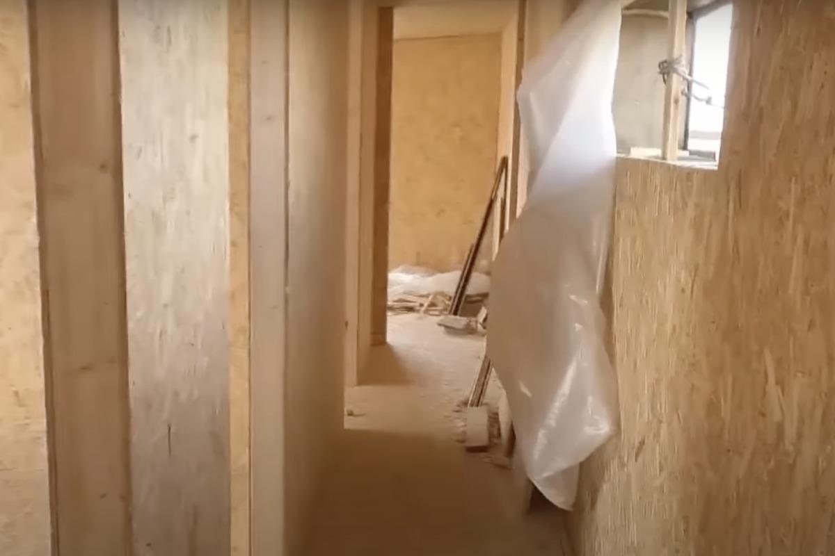З ящиків окупантів люди будують собі житло / скріншот З ящиків окупантів люди будують собі житло / скріншот
