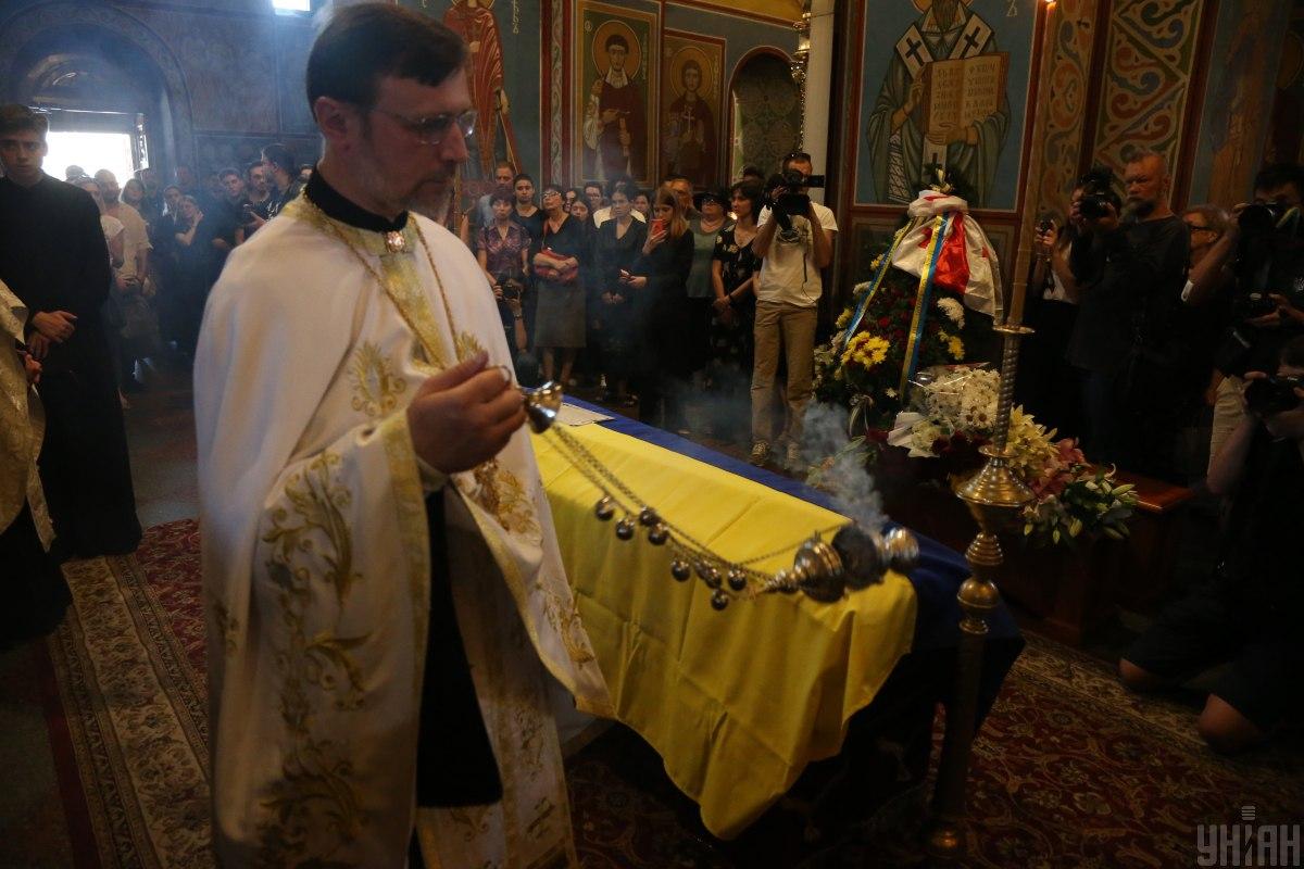 У Києві попрощалися з письменницею Амеліною, яку вбили росіяни у Краматорську (фото) У Києві попрощалися з письменницею Амеліною, яку вбили росіяни у Краматорську (фото)