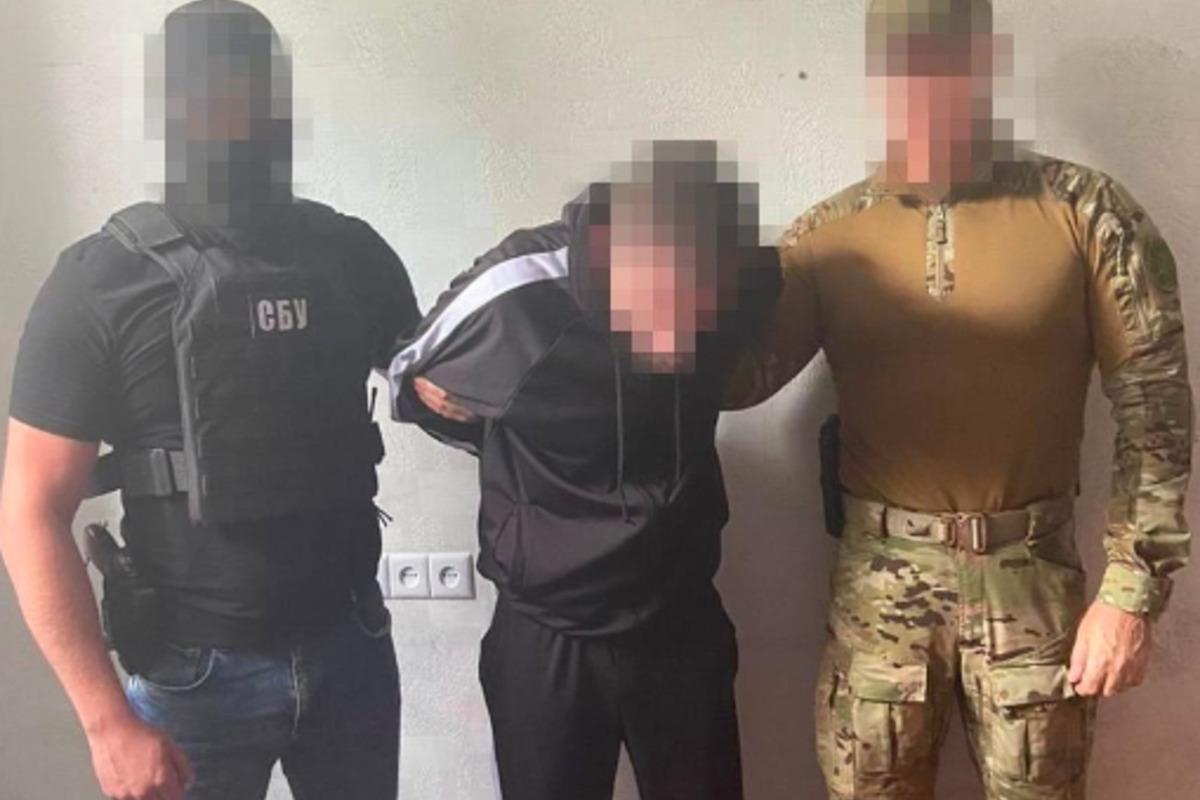В Киеве задержан "охотник" противника на партизан / фото t.me/SBUkr В Киеве задержан "охотник" противника на партизан / фото t.me/SBUkr