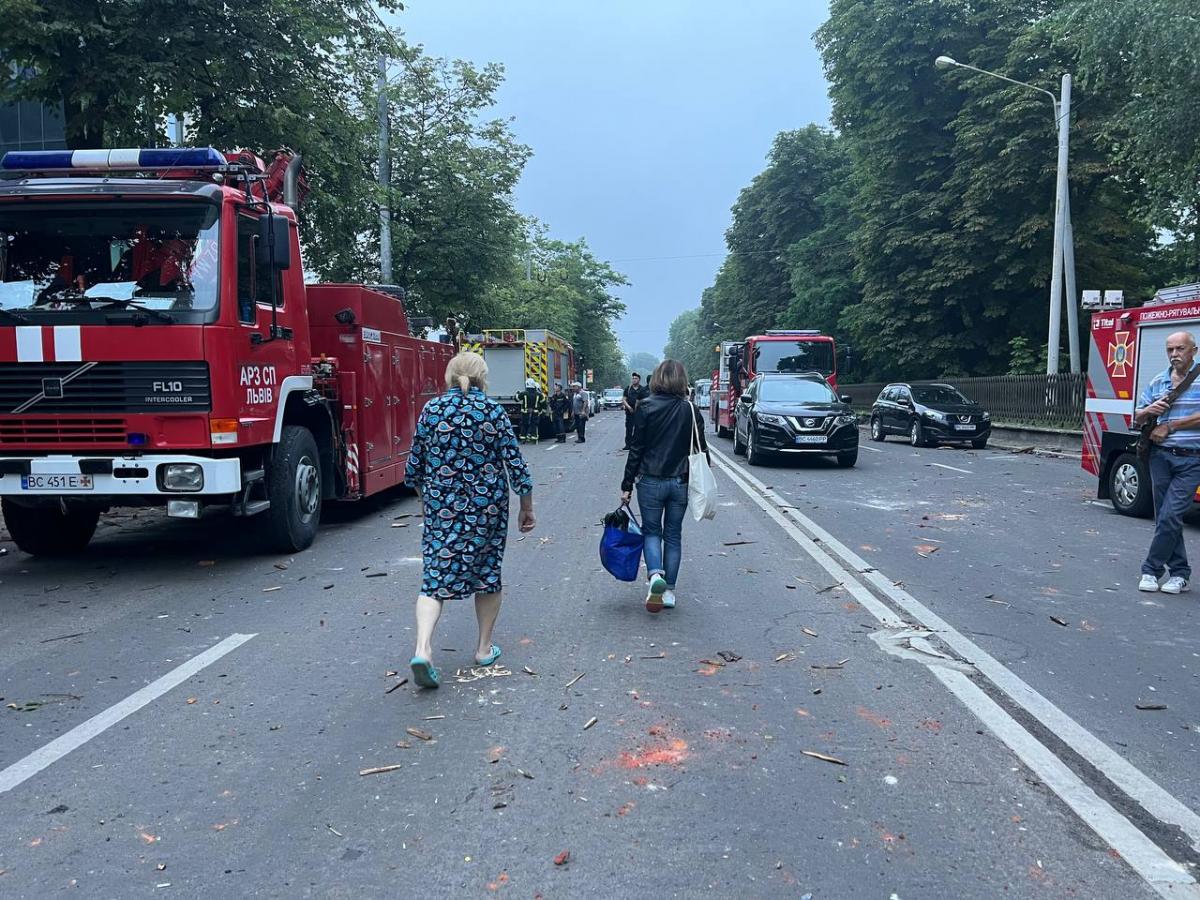 Удар по Львову: в настоящее время известно о трех погибших (фото, видео) Удар по Львову: в настоящее время известно о трех погибших (фото, видео)