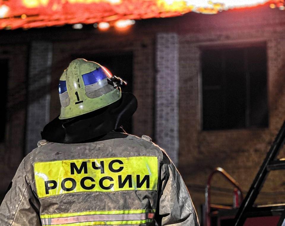 В РФ произошел взрыв на заводе-изготовителе взрывчатки / МЧС РФ В РФ произошел взрыв на заводе-изготовителе взрывчатки / МЧС РФ