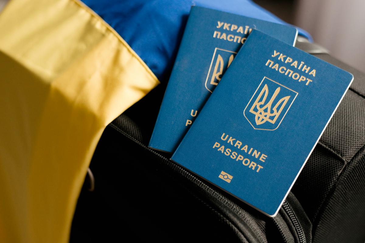 На сьогодні через війну з України виїхало близько 6,7 млн людей, які узаконюють свій статус як "біженці" в країні перебування / фото ua.depositphotos.com